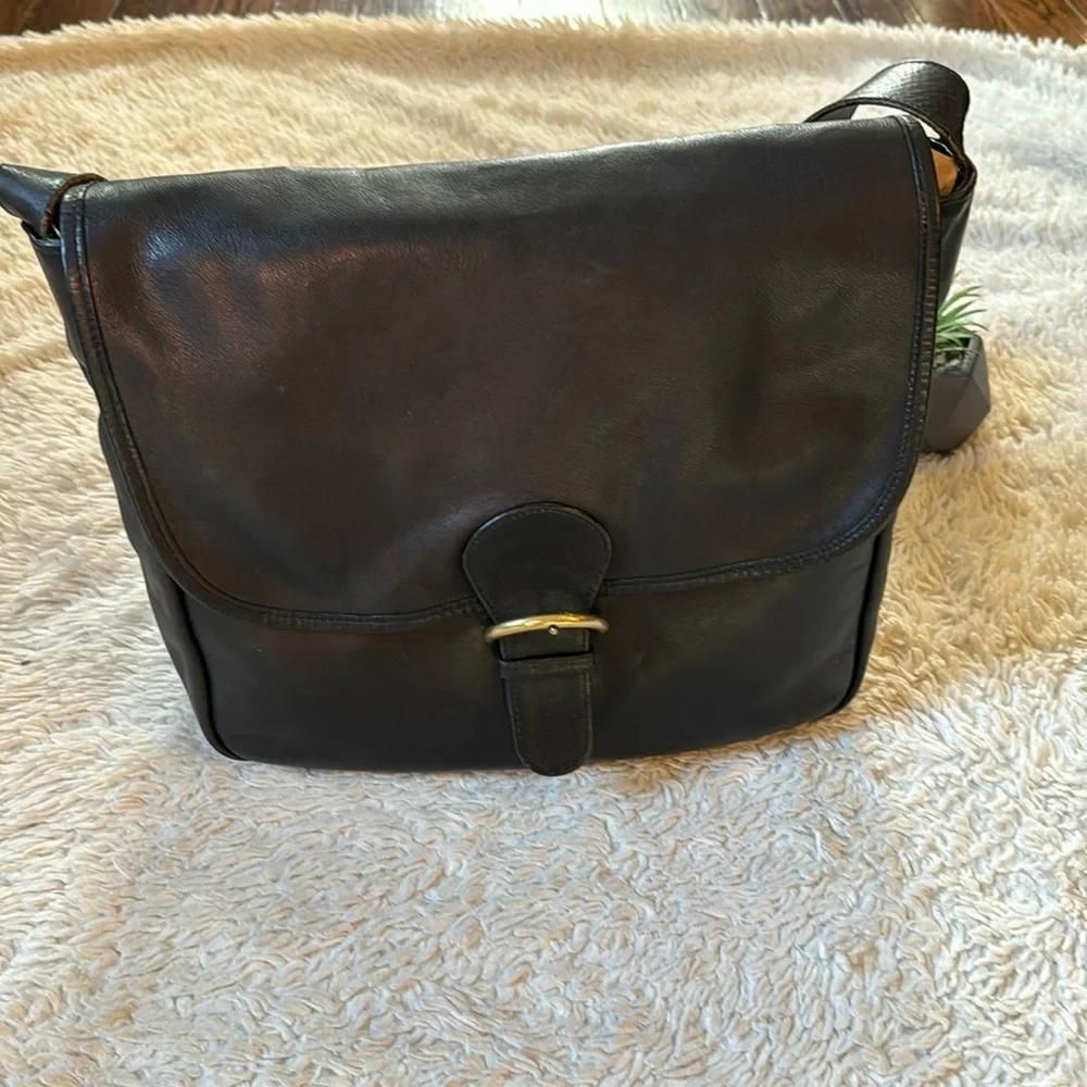 Vintage coach 1997  Coach 4165   Greenwich schoolBag Black Leather Flap Large